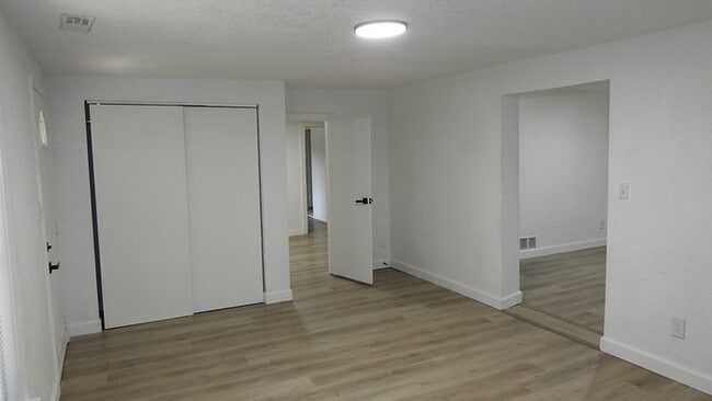Building Photo - Newly rehabbed fully rehabbed 4 bed 2 bath...