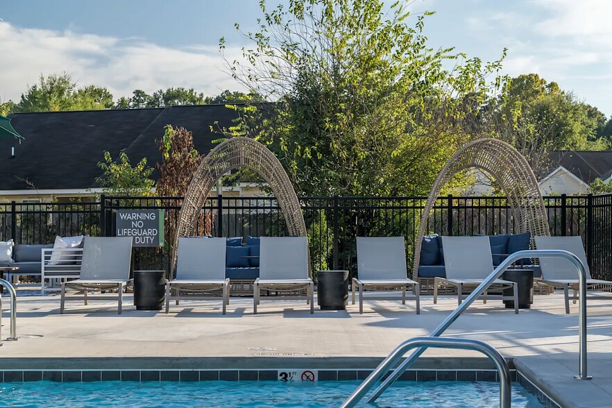 Building Photo - 2110 Birkhall St