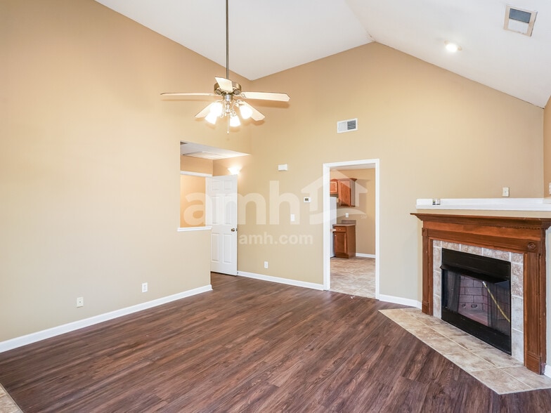 Building Photo - 1004 Hendricks Ct