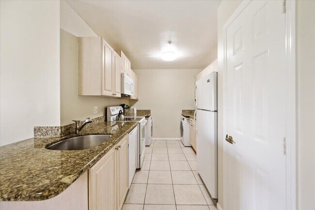 Building Photo - 2060 Greenview Shores Blvd