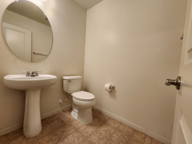 Building Photo - Lovely Two Story Home in Mountain Edge Community