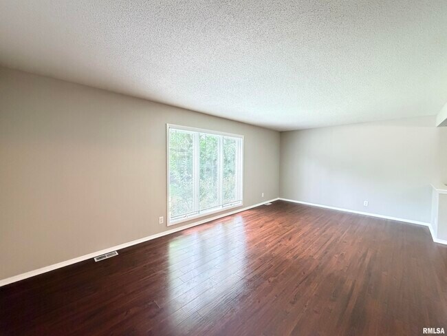 Building Photo - 122 W Morningside Dr