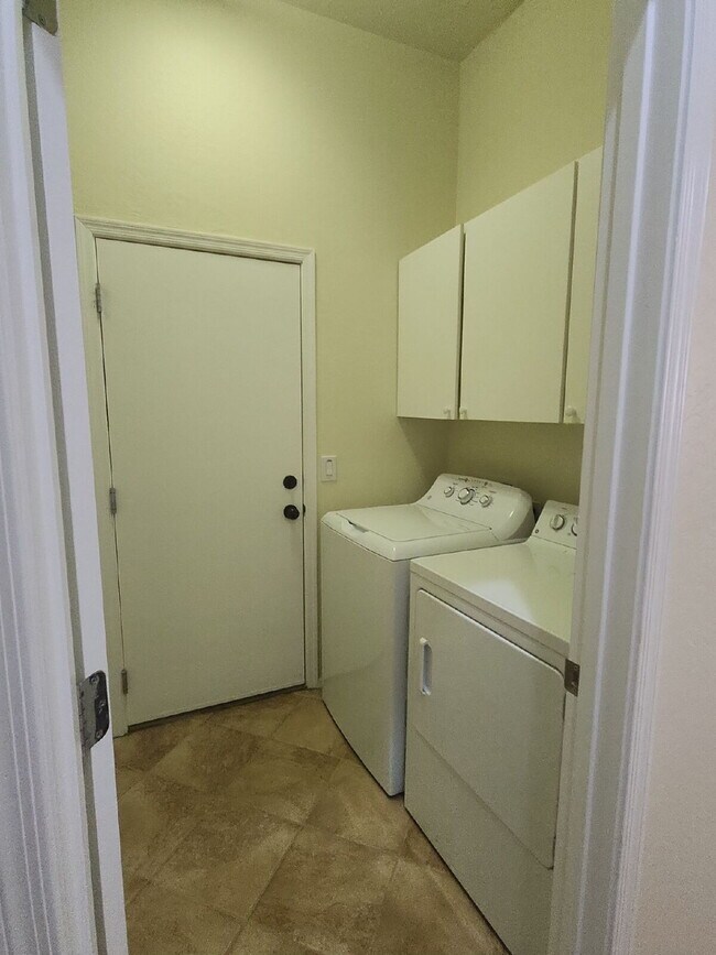 Building Photo - "Charming 3-Bed with 2 Full Baths and 2,162 Sq Ft of Comfort in Vistancia Village Peoria, AZ!"