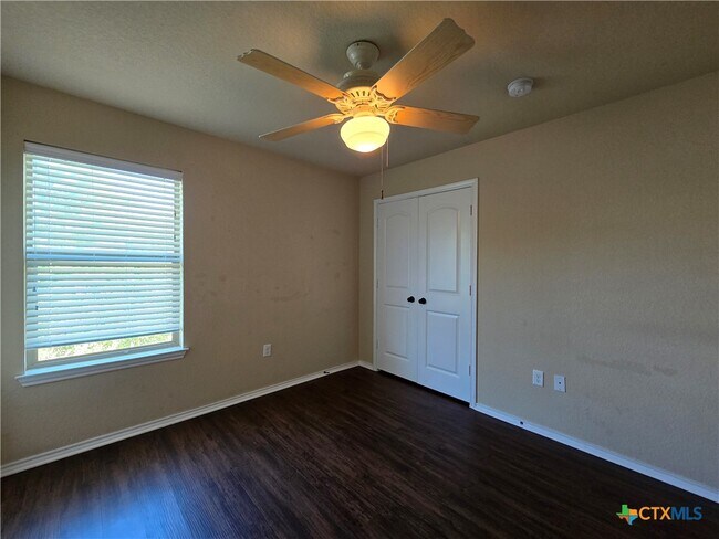 Building Photo - 203 Anne Louise Dr