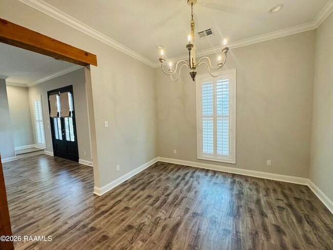 Building Photo - 113 Oak Village Dr