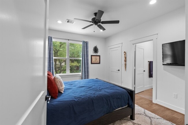 Building Photo - 4503 McKinney St