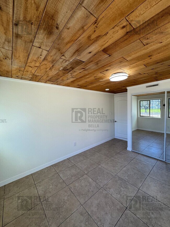 Building Photo - Spacious Single-Story 7-Bedroom Home with Open Layout & Abundant Natural Light