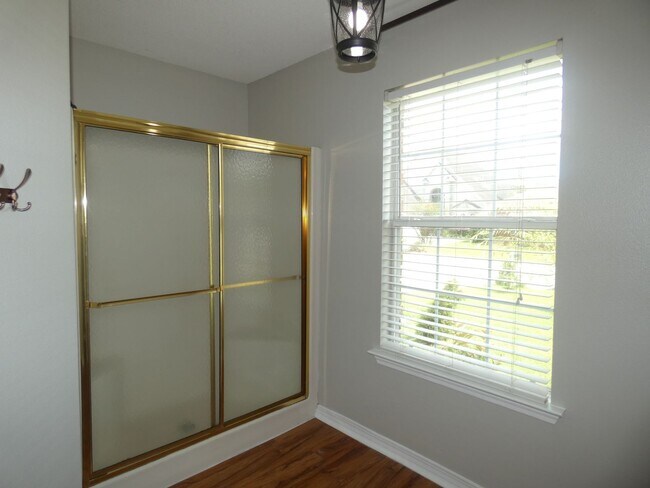 Building Photo - Charming Brick Home - Stonebrook
