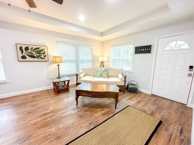 Building Photo - 1004 SE 7th Ave