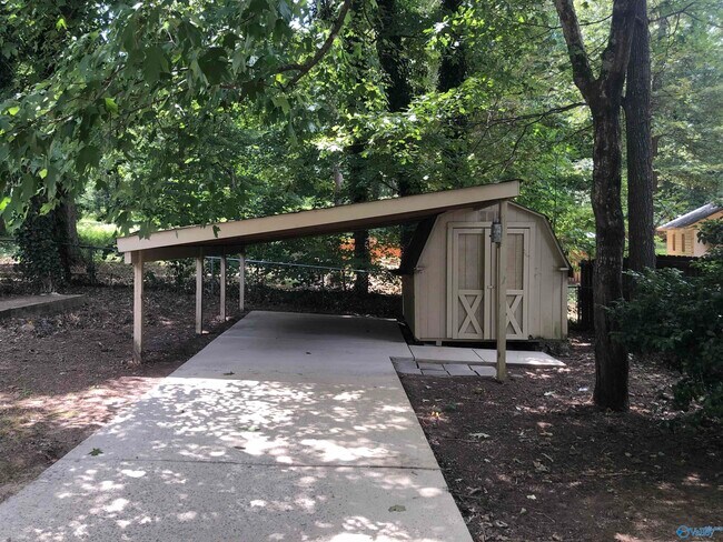Building Photo - 5642 Chickasaw Dr