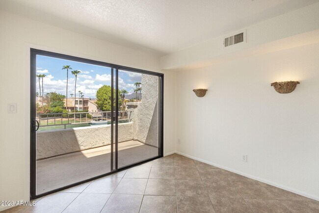 Building Photo - 10080 E Mountainview Lake Dr