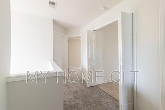 Building Photo - 2108 Arbor Vista Dr