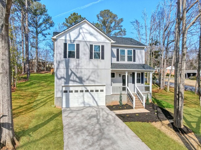 Building Photo - Stunning 4 Bedroom Home in Laurens