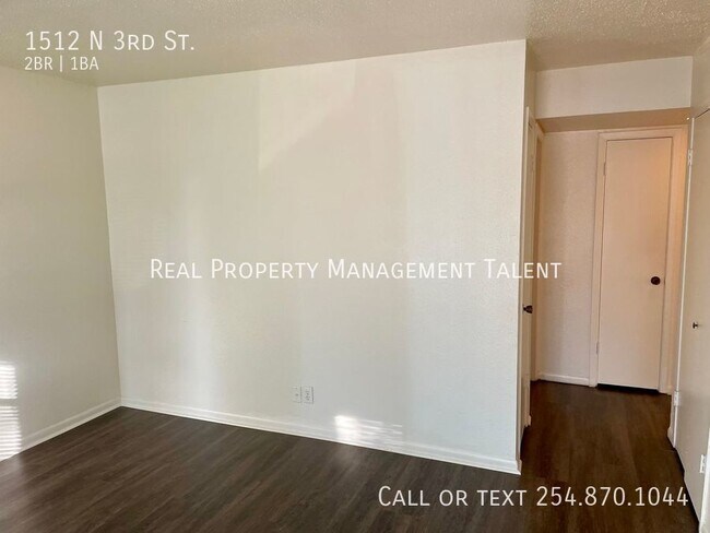 Building Photo - Downstairs 2 Bedroom, 1 Bathroom Apartment...