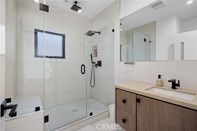 Building Photo - 1812 Navy St