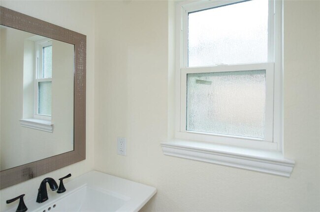 Building Photo - 738 Plainwood Dr