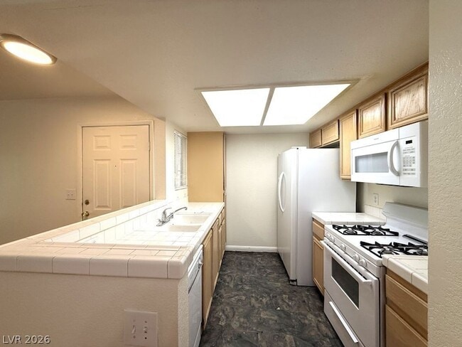 Building Photo - 1900 Rio Canyon Ct