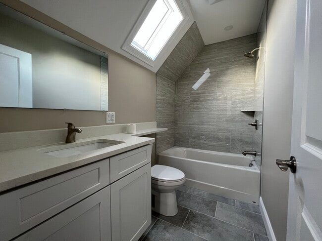 Building Photo - 324 Farrington St