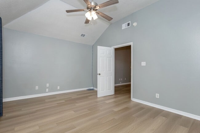 Building Photo - Freshly Renovated Rental Property
