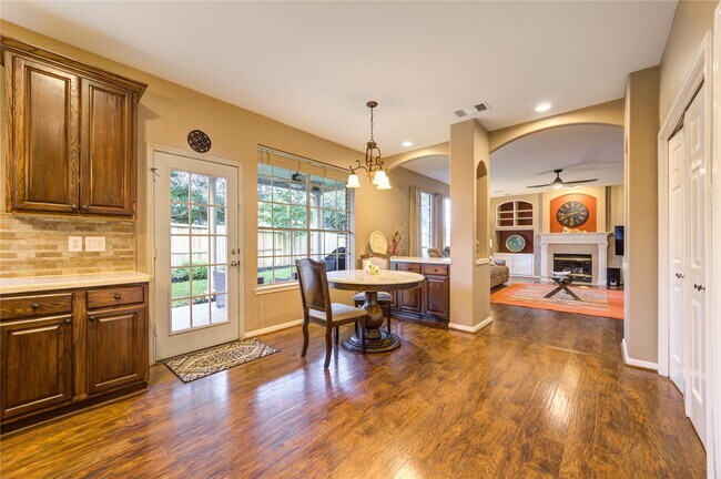 Building Photo - 3211 Hickory Grove Ln
