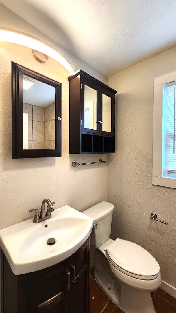 Building Photo - 2 Bed 1 Bath Duplex in the Aurora Addn NW OKC
