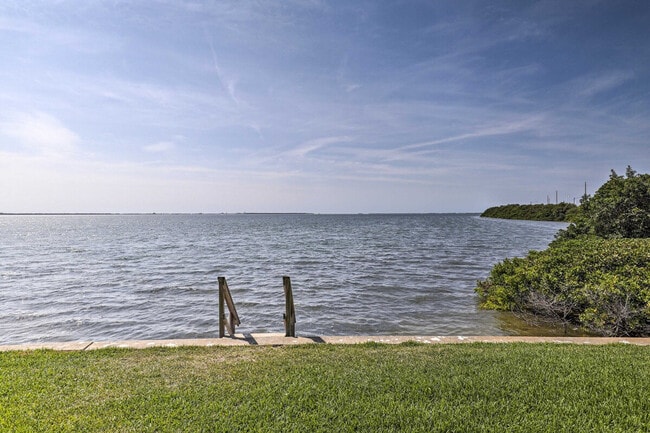 Building Photo - 6372 Palma Del Mar Blvd S