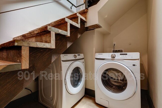 Building Photo - 124 Monroe Ave