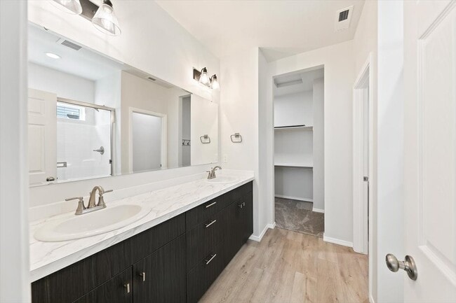 Building Photo - 653 S Blackfoot
