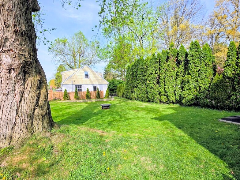 Building Photo - 712 S Broad St