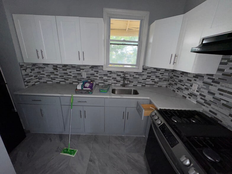 Building Photo - 267 Goldsmith Ave