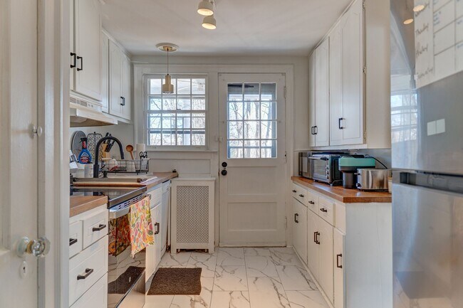 Building Photo - 59 Morris St