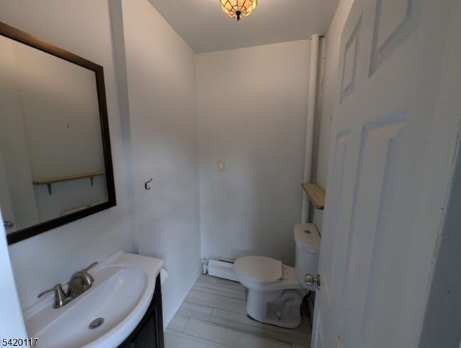 Building Photo - 124 2nd Ave