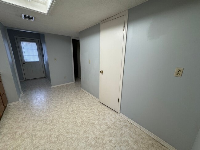 Building Photo - Large 3/2.5 House on Martha Berry Hwy- $1,395