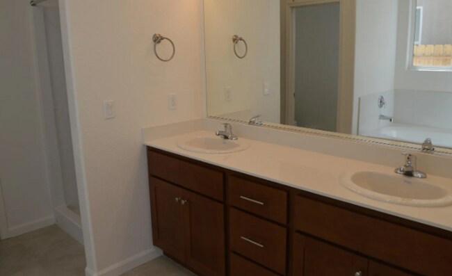 Building Photo - 4467 Jennifer Wy