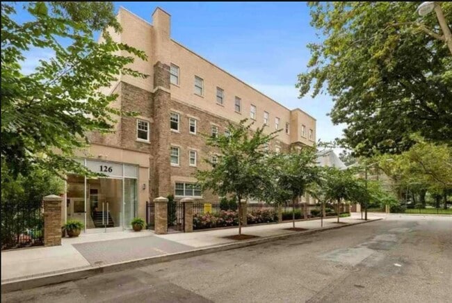 Building Photo - 126 Delaware Ave