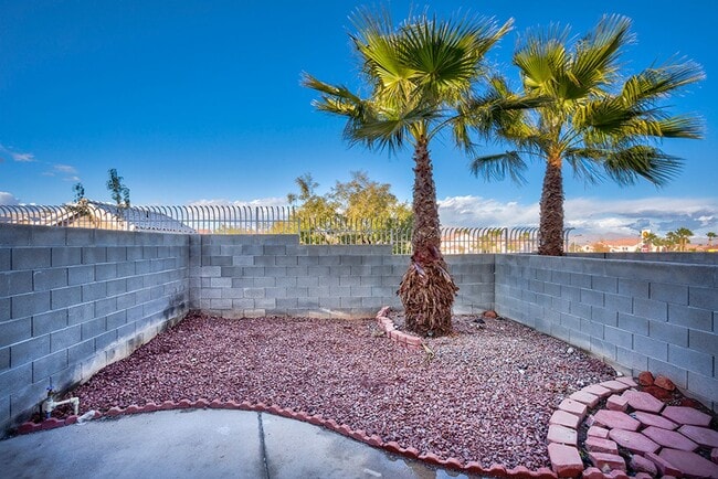 Building Photo - Fantastic 3 bed condo