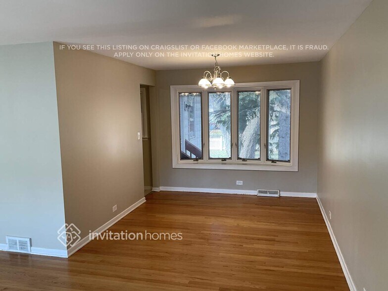 Building Photo - 404 S Crestwood Ln