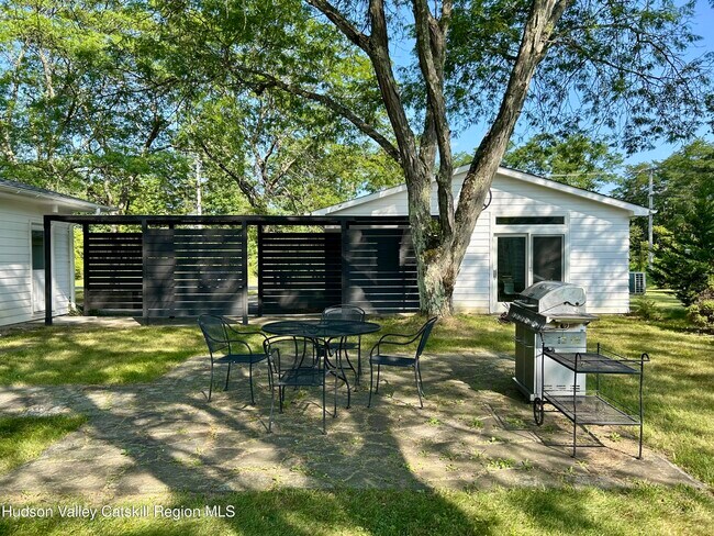 Building Photo - 166 Hilltop Rd