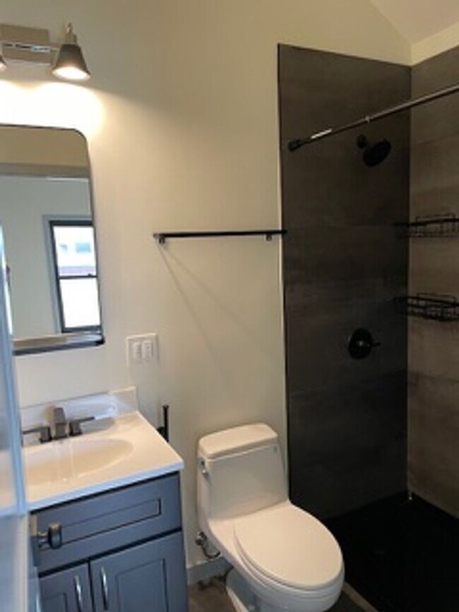 Building Photo - Please call Shami at (415) 225-2543 to sch...