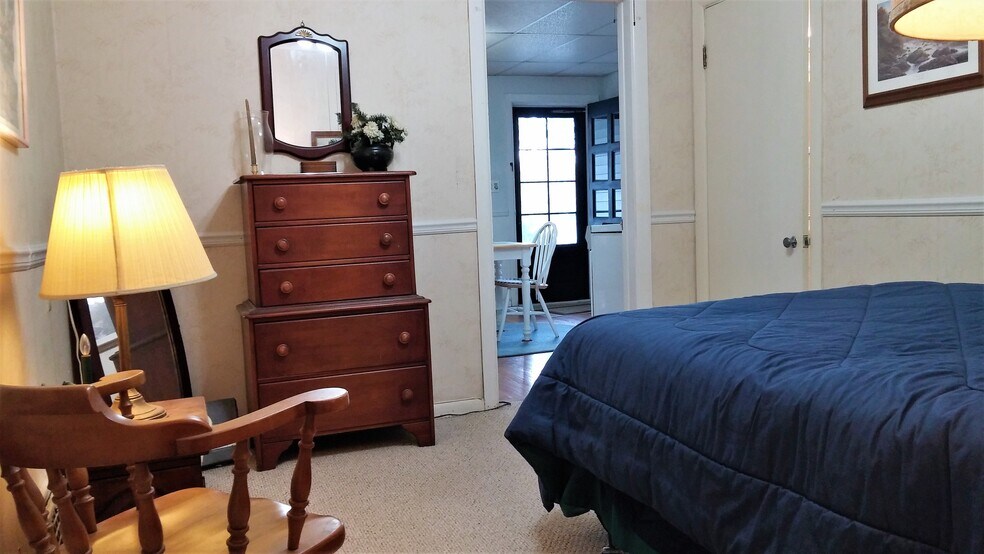 Building Photo - 18415 Hoffman Ave