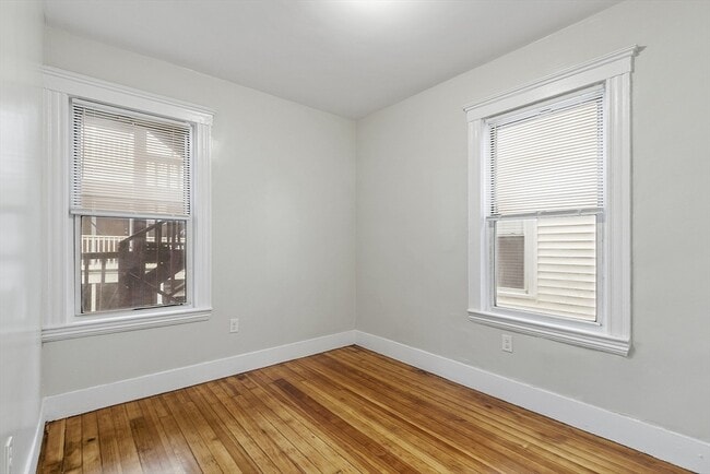 Building Photo - 237 Walnut St
