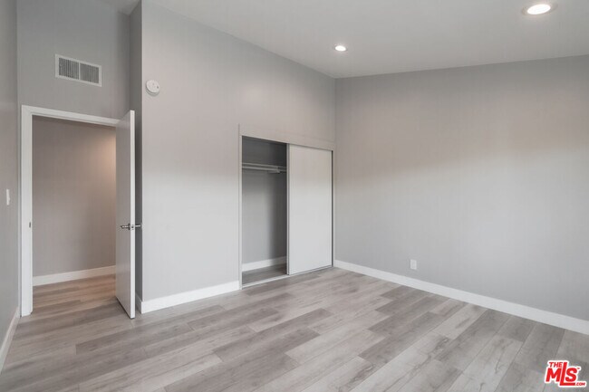 Building Photo - 5634 Mason Ave