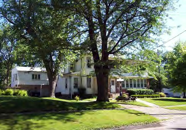 Primary Photo - 330 E Locust St