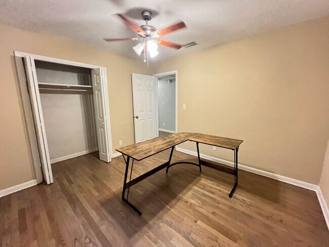 Building Photo - 3219 Fruitwood Ln