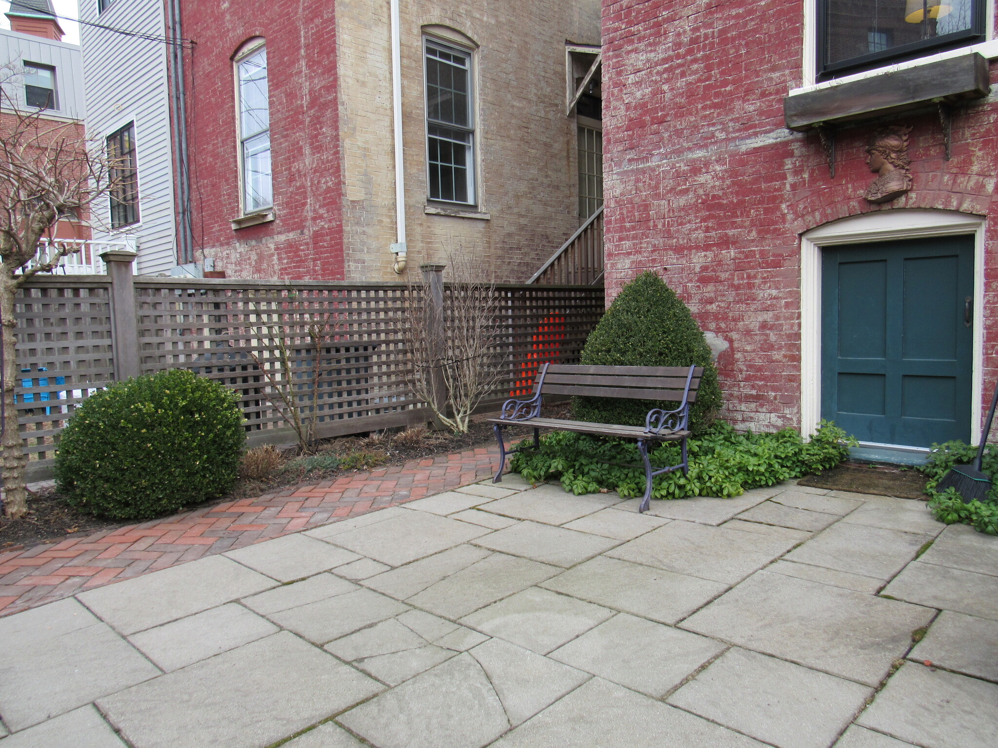 Private Patio - 91 Pine St