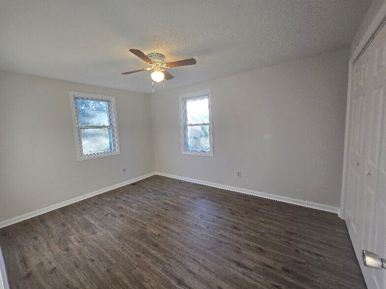 Building Photo - 1321 W May Ave