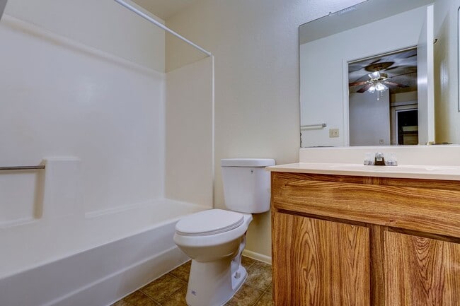 Building Photo - Condo in Montana Villas!