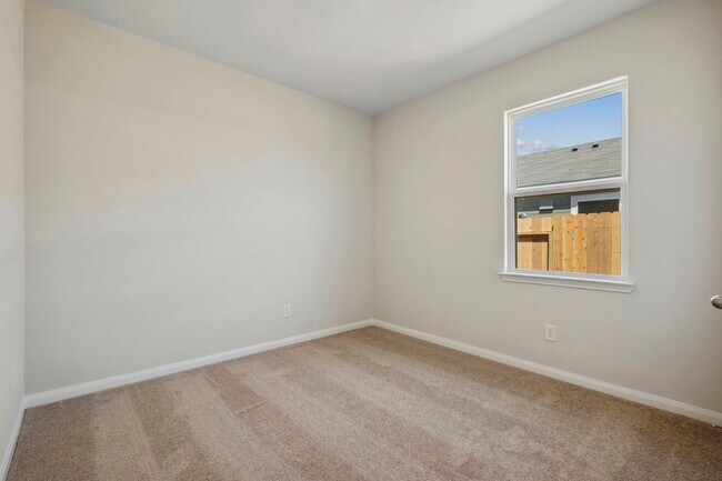 Building Photo - 335 Kingston Wy