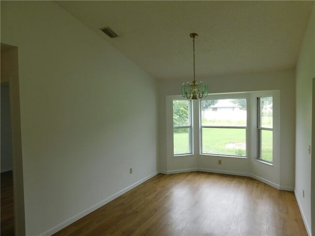 Building Photo - 873 Barber St