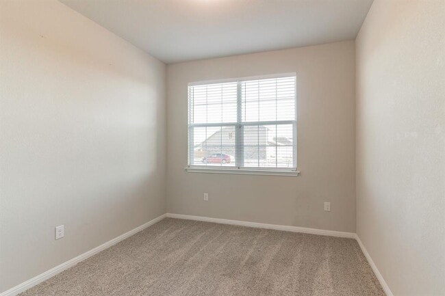 Building Photo - 2001 Fairhaven Gtwy